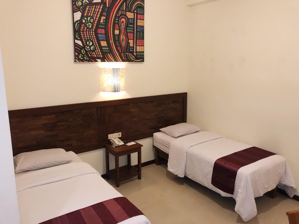 Bukit Daun Hotel And Resort Kediri  Exterior foto